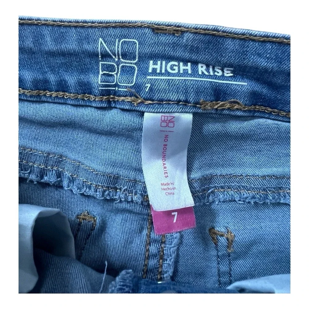 Women's No Boundaries Hot Shorts Size 7 High Rise Light Wash‎ Cuffed Blue